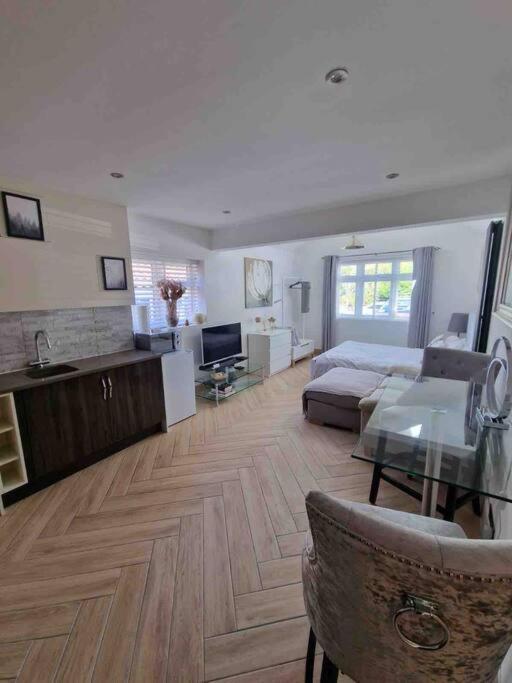 Lovely Studio Annex In Lilliput Poole Bagian luar foto