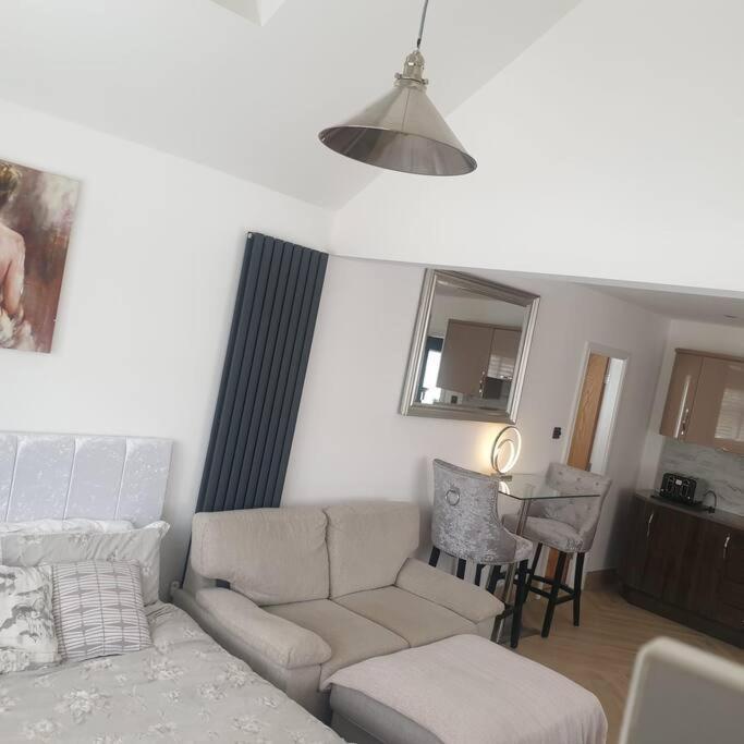 Lovely Studio Annex In Lilliput Poole Bagian luar foto